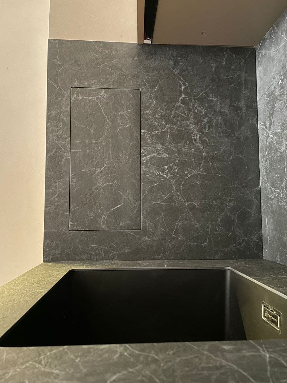 Люк скрытого монтажа